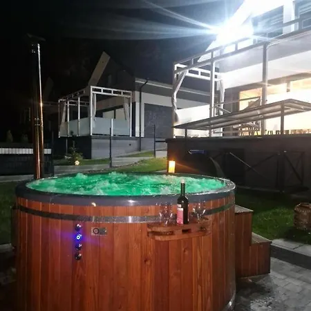 Domy Na Roztoczu Aleja Lipowa B,G,J,K Sauna Jacuzzi Zwierzyniec Exterior photo