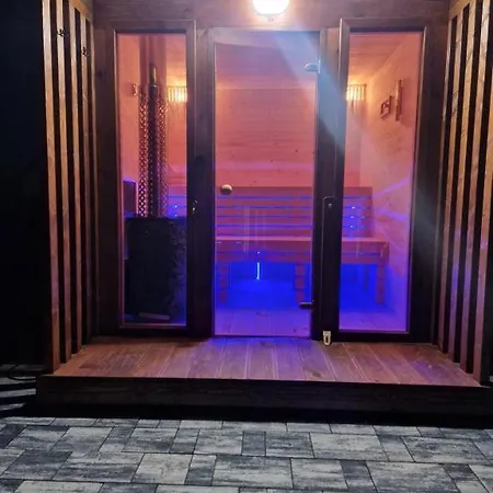 Domy Na Roztoczu Aleja Lipowa B,G,J,K Sauna Jacuzzi Zwierzyniec Exterior photo
