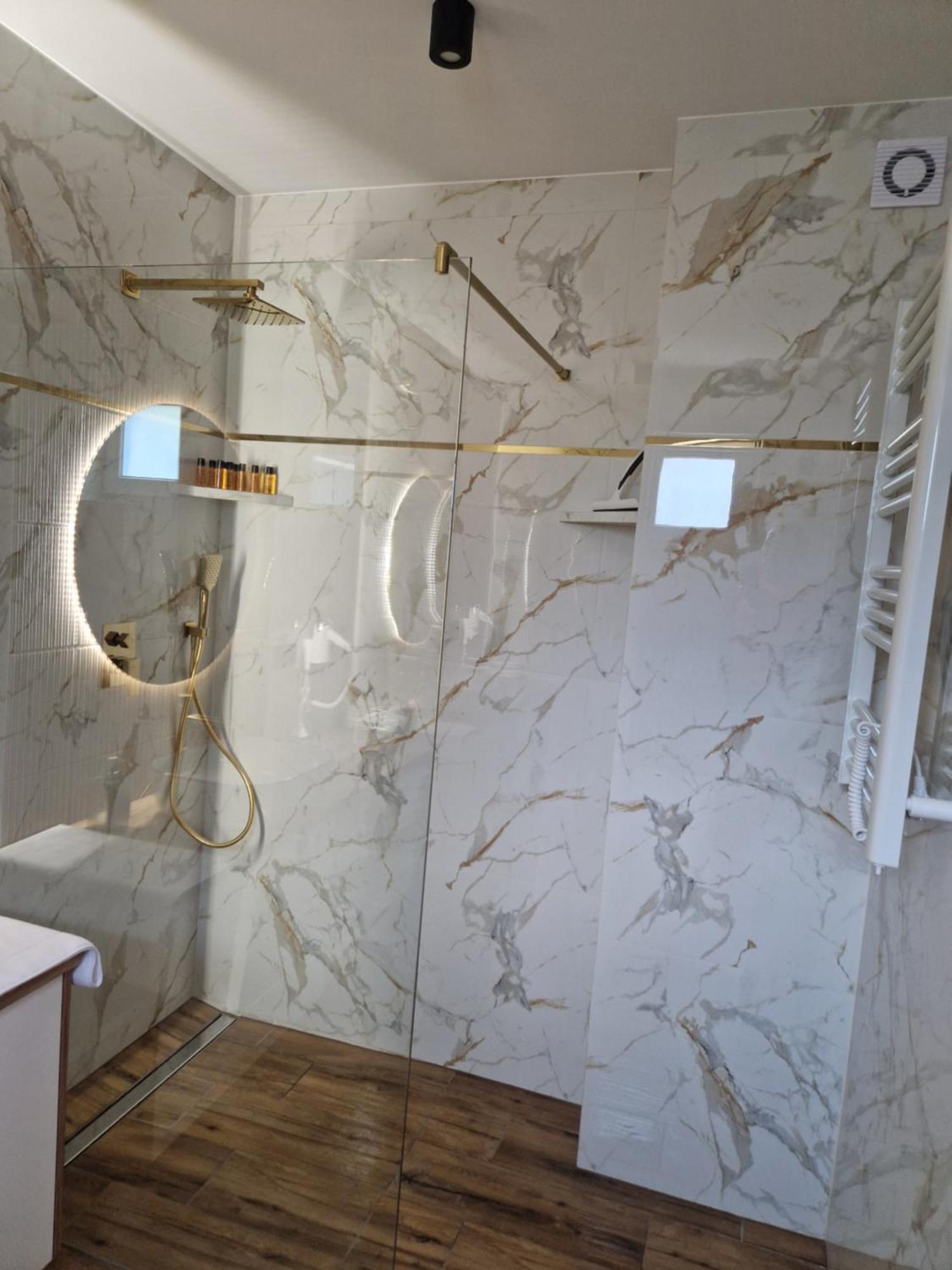 Na Roztoczu Aleja Lipowa B,g,j,k Sauna Jacuzzi Villa